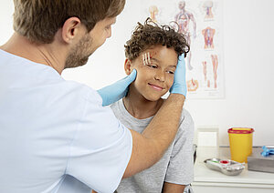 Leukoplast® wound closure strip